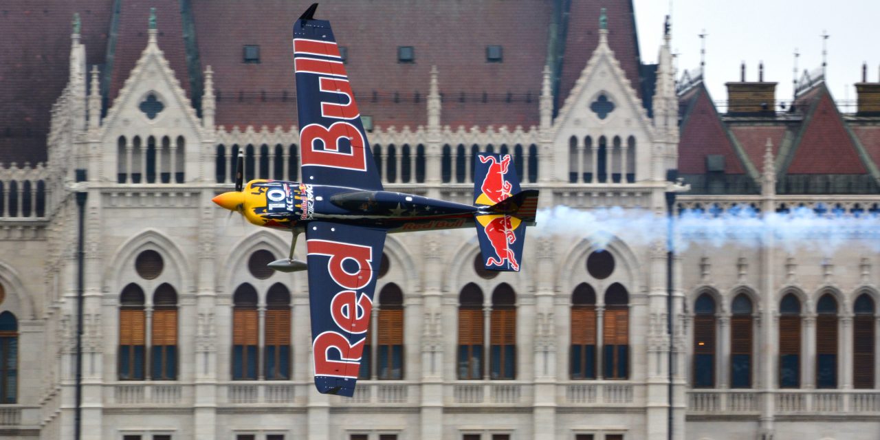 <span class="entry-title-primary">Ma tartják a Red Bull Air Race budapesti döntőjét</span> <span class="entry-subtitle">A Lánchíd alatti átrepülés a budapesti forduló védjegye</span>
