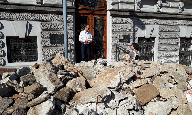 Savamalai bontási törmeléket szórtak a minisztérium elé