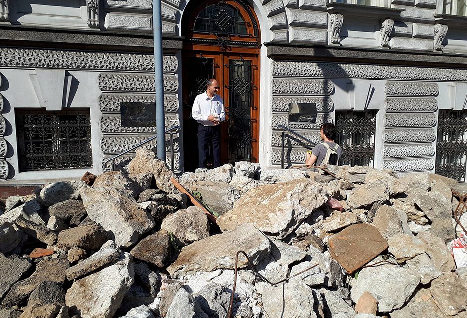 Savamalai bontási törmeléket szórtak a minisztérium elé