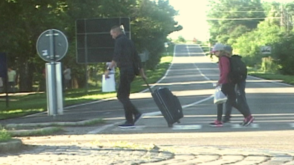 Két gyermekkel a tartalékos katonai szolgálatra