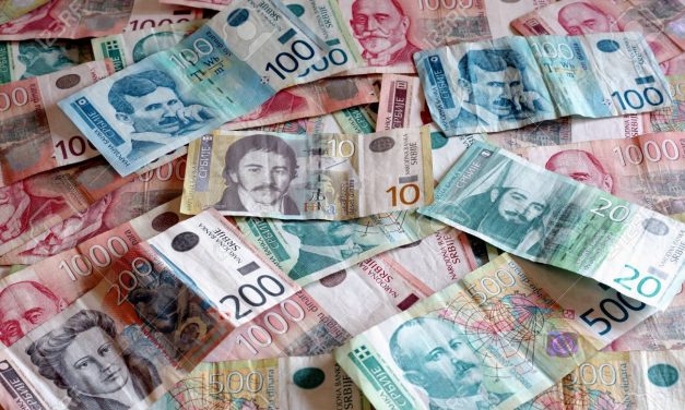 Rendőrfelügyelőnek adta ki magát, pénzt vitt el a pénzváltóból