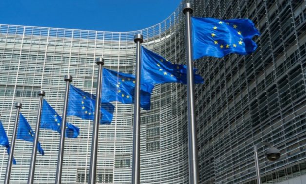 Európai Bizottság: Az európaiak leginkább a migráció és a terrorizmus miatt aggódnak