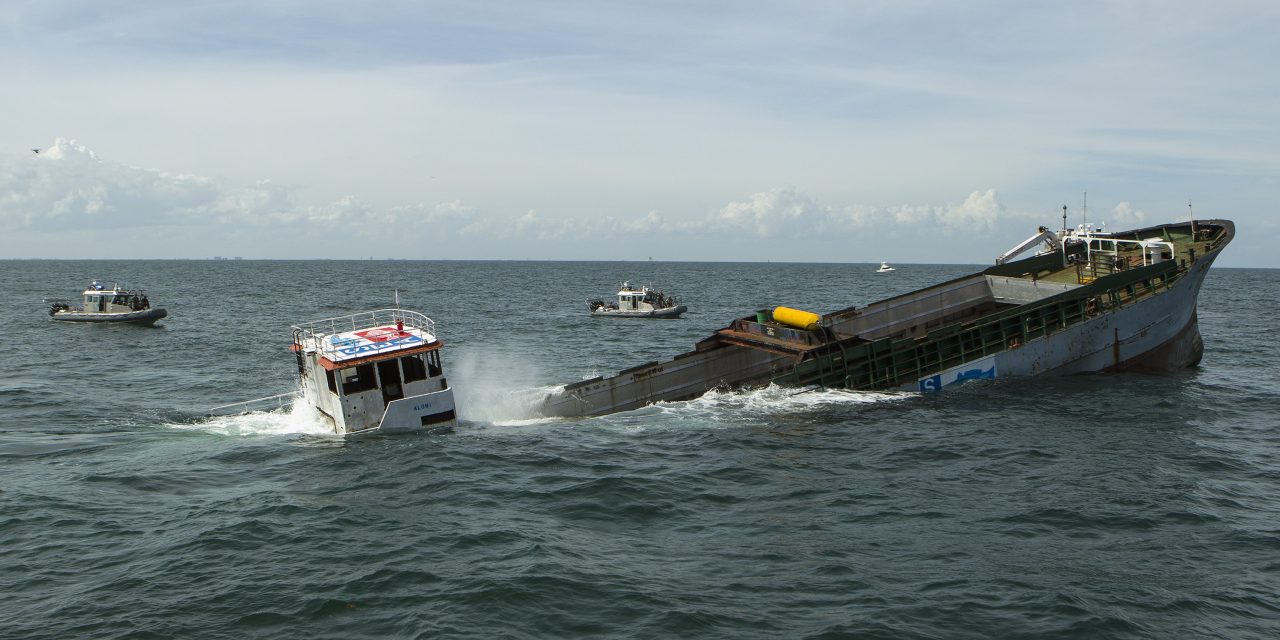 Süllyed egy török teherhajó az Adrián