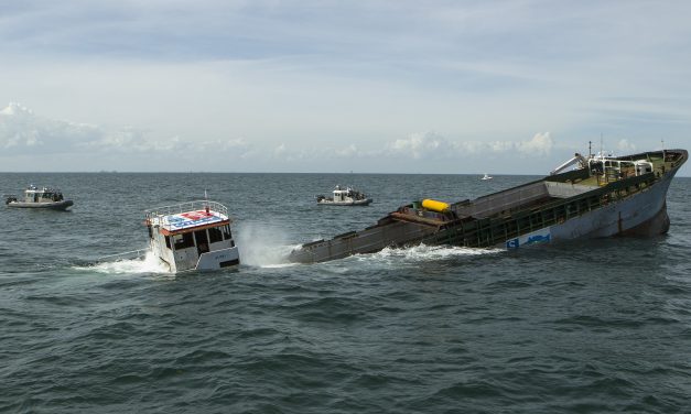 Süllyed egy török teherhajó az Adrián