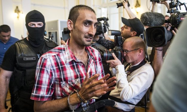 Halálkamion: 25 év fegyházbüntetést kaptak a parndorfi ügyben érintett embercsempészek