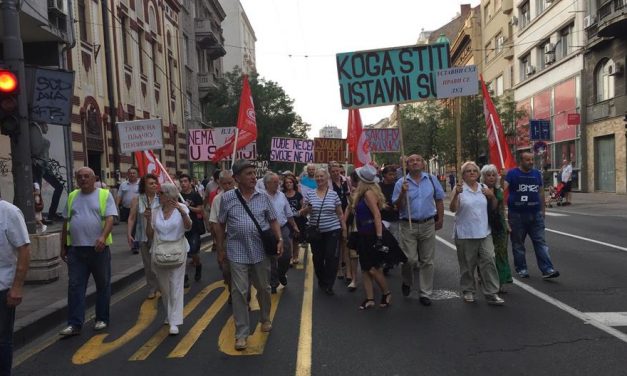 Katonai nyugdíjasok: Kiraboltak minket!