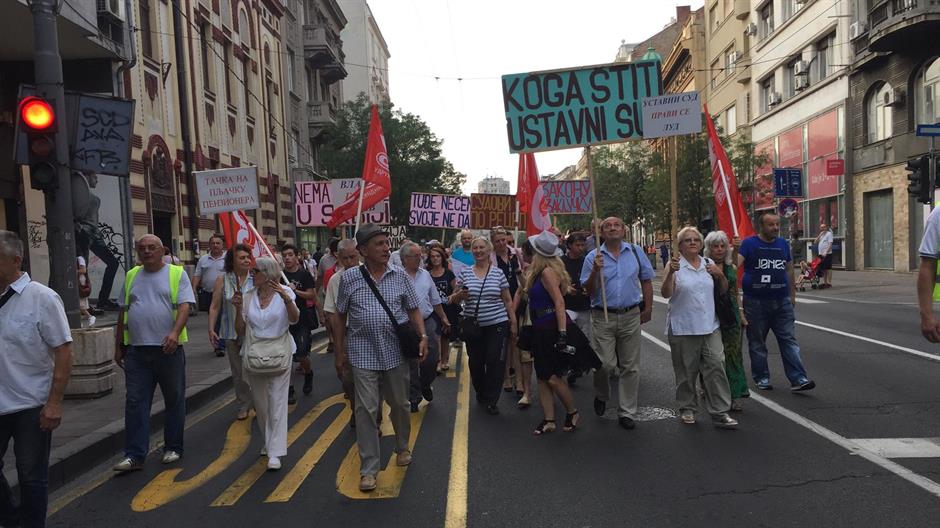 Katonai nyugdíjasok: Kiraboltak minket!
