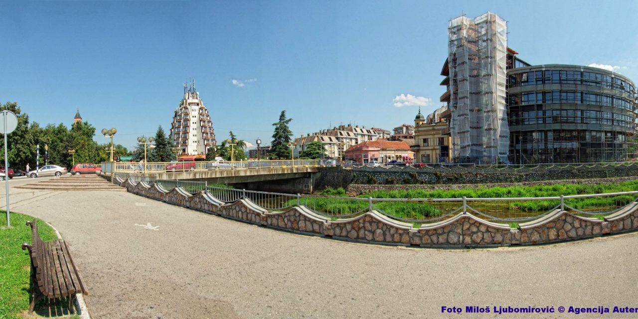 Paraćin község bűnvádi feljelentést tett a Szerb Haladó Párt és az Oktatási Minisztérium ellen