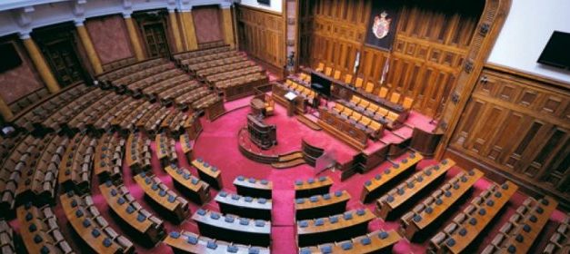 SZERB PARLAMENT: A családok támogatásáról és az idénymunkásokról