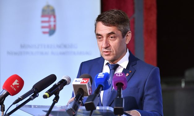 Potápi: A kormány támogatja a szülőföldön maradó Kárpát-medencei vállalkozásokat