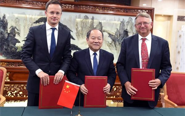 Szijjártó: Legkésőbb 2023 végére el kell készülnie a Budapest-Belgrád gyorsvasúti vonalnak