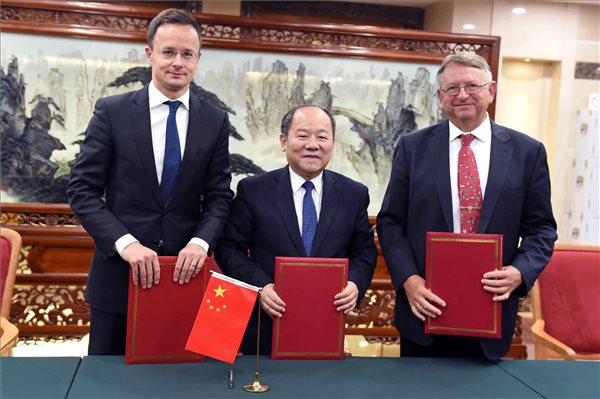 Szijjártó: Legkésőbb 2023 végére el kell készülnie a Budapest-Belgrád gyorsvasúti vonalnak