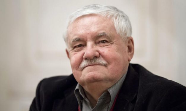 Végel: A kétszínűség lett tehát a politika