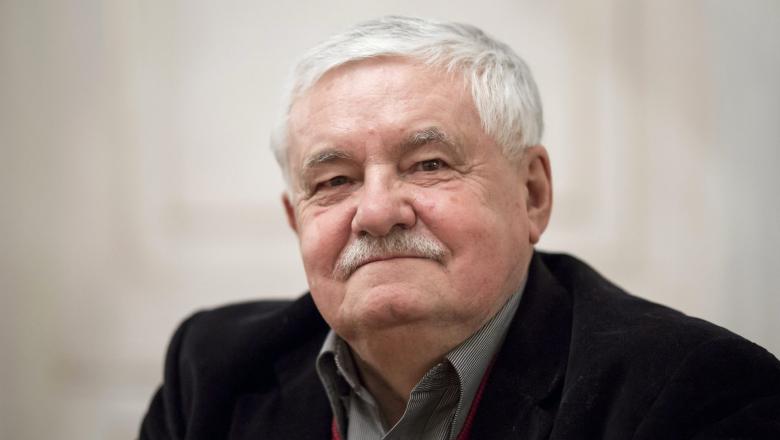 Végel László kapta a Vajdasági Íróegyesület életműdíját