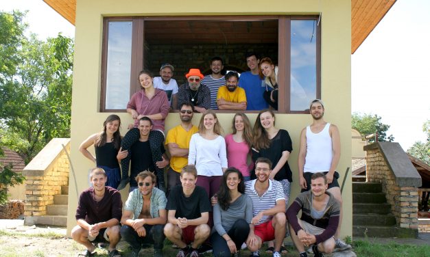 <span class="entry-title-primary">Már csak a csipke hiányzik</span> <span class="entry-subtitle">Vajdasági turnén a Tanyaszínház!</span>