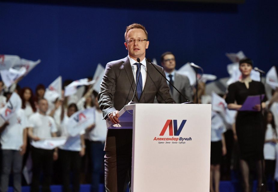 Szijjártó Péter esete a várakozási idő csökkenésével a határátkelőkön