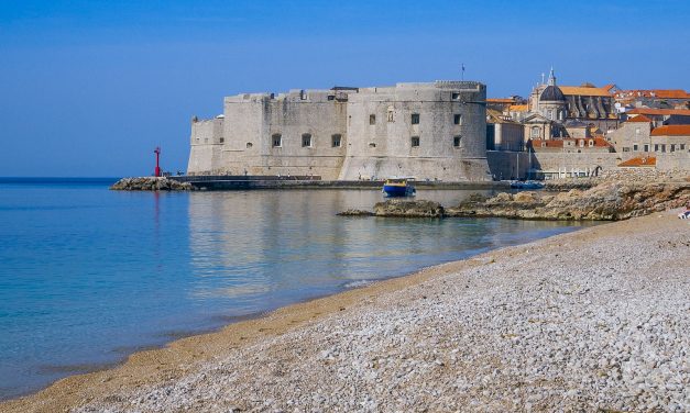 <span class="entry-title-primary">Csak óvatosan a fürdőzéssel: fekáliaszennyezés a dubrovniki strandon</span> <span class="entry-subtitle">A megyei közegészségügyi hivatal senkinek sem ajánlja, hogy az érintett partszakaszon a vízbe merészkedjen</span>