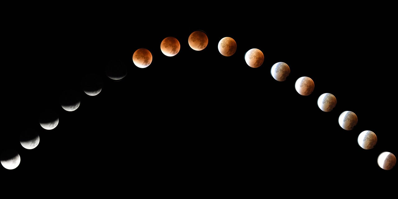 Az évtized utolsó holdfogyatkozása lesz hétfőn hajnalban