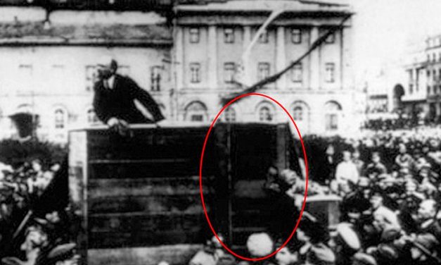 <span class="entry-title-primary">Orwell, Sztálin és Goebbels a Fehér Házban (Trumpizmusok)</span> <span class="entry-subtitle">Putyin meg hamarosan érkezik, de szelleme már eluralkodott</span>