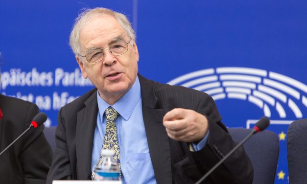 Ha kizárják a Néppártból, a Fidesz blokkolná az EU működését