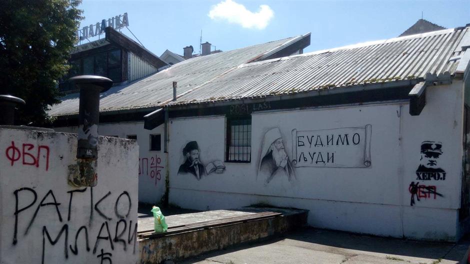 Lemeszelték a Ratko Mladićot hősként éltető falfirkákat