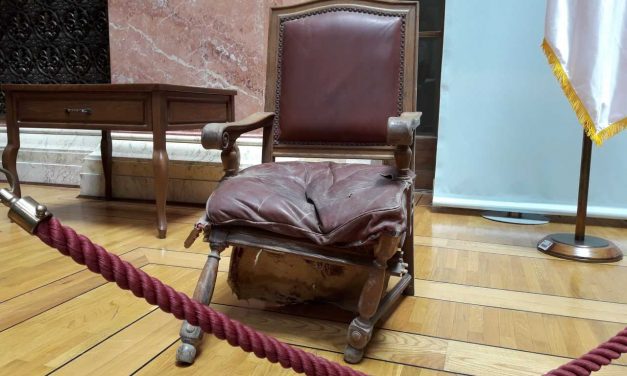 Megtaláltak még egy parlamenti fotelt