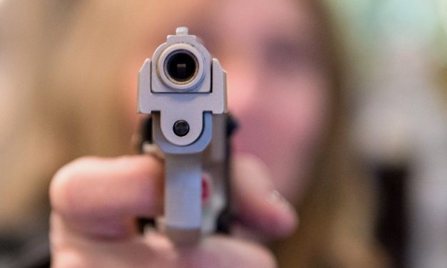 Egy 92 éves nő lelőtte fiát, aki idősotthonba akarta őt adni