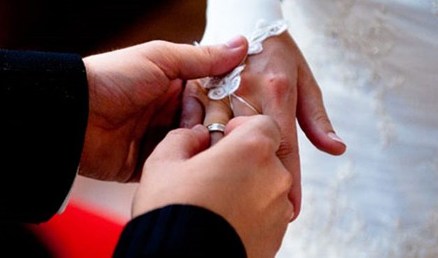 Kétezer eurót kínálnak, ha van magyar állampolgársága és hozzámenne egy vadidegenhez