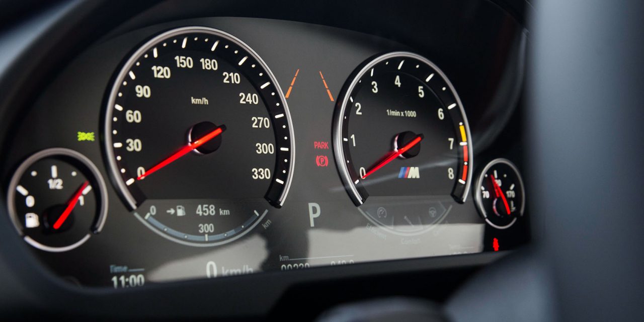 A Németországból behozott autók felének visszatekerik a kilométeróráját