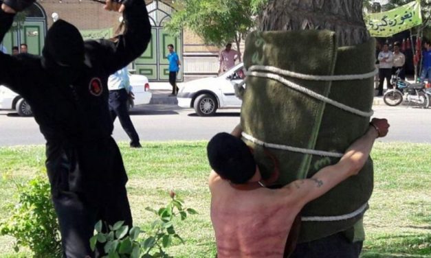 Megkorbácsolták, mert gyerekként alkoholt ivott