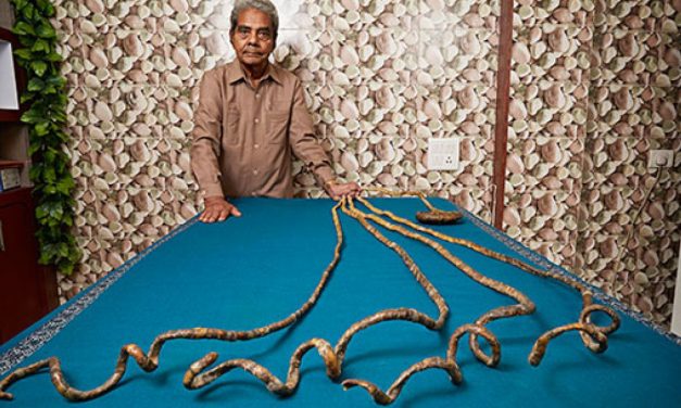 Kétméteres körmeit ajándékozta egy New York-i múzeumnak