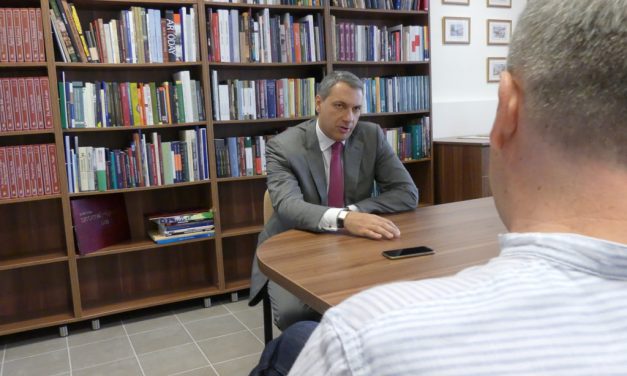 <span class="entry-title-primary">Közös gazdasági régióban kell gondolkodni</span> <span class="entry-subtitle">Lázár János szerint fejlődési lehetőséget biztosít a Szegedet Szabadkával összekötő elővárosi vasút kiépítése</span>