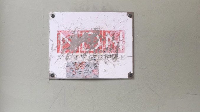 <span class="entry-title-primary">Megrongálták az NDNV cégtábláját</span> <span class="entry-subtitle">El akarták távolítani a független újságírószervezet nevét a székházáról</span>