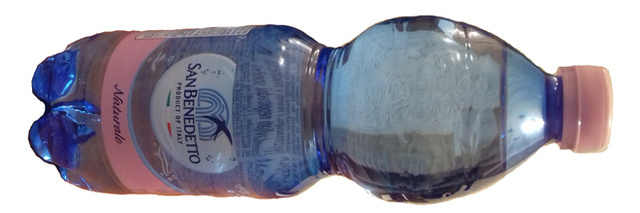 Emberi fogyasztásra alkalmatlan San Benedetto ásványvizet vontak ki a forgalomból