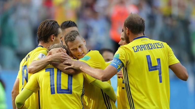 Svédország a nyolc között, Svájc kiesett