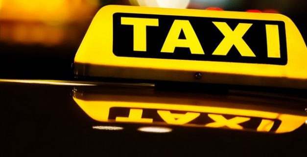 Benzinkútnak ütközött egy taxis Zombornál