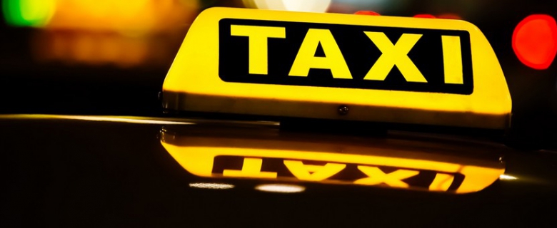 Benzinkútnak ütközött egy taxis Zombornál
