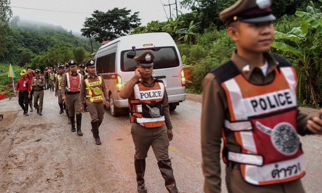 Thaiföld: Mindenkit kimentettek a barlangból