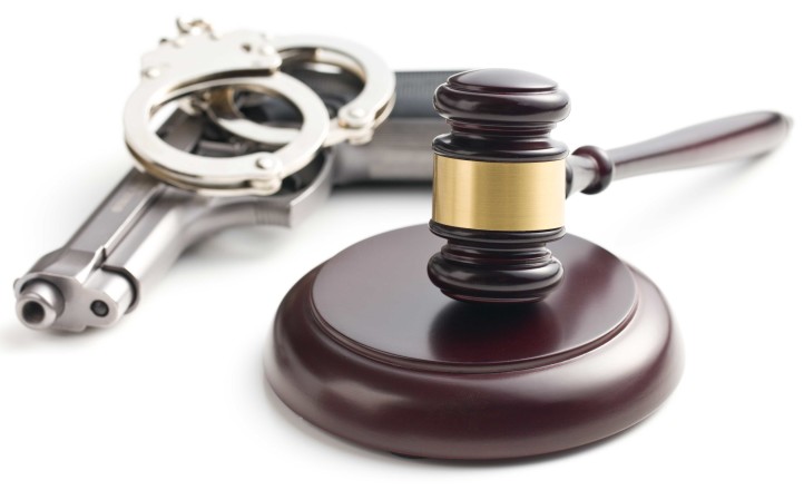 Három napra beszüntetik a munkát az ügyvédek