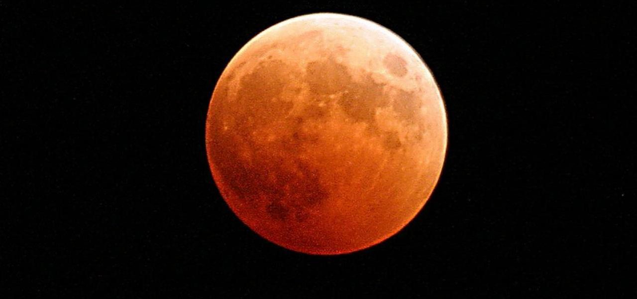 <span class="entry-title-primary">Péntek este különleges holdfogyatkozás</span> <span class="entry-subtitle">Igazi „égi csúcsforgalom" lesz fölöttünk</span>