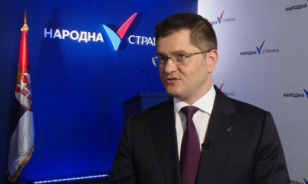 Vuk Jeremić is lemondott