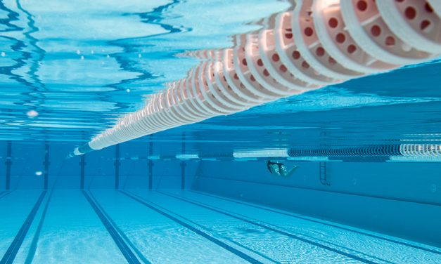 Medencébe fulladt egy 14 éves fiú