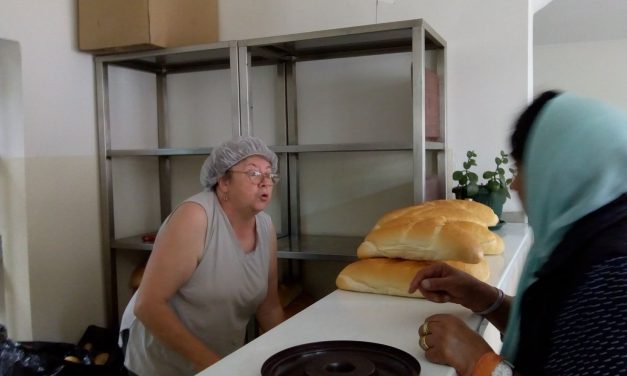 <span class="entry-title-primary">„Miközben ételt osztok, megosztjuk a bánatunkat is”</span> <span class="entry-subtitle">Horváth Erzsébet tizennégy éve önkéntes az újvidéki népkonyhán</span>