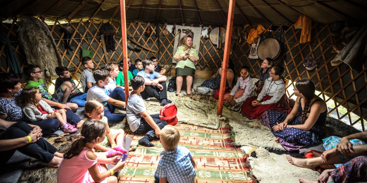 <span class="entry-title-primary">Hencidától Boncidáig</span> <span class="entry-subtitle">Felhívás népmesemondó versenyre történő jelentkezésre</span>