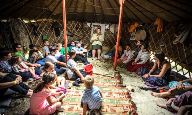 <span class="entry-title-primary">Hencidától Boncidáig</span> <span class="entry-subtitle">Felhívás népmesemondó versenyre történő jelentkezésre</span>