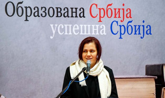 <span class="entry-title-primary">Vicsek Annamária: Nem kell nagy ügyet csinálni a tankönyvek hiányából</span> <span class="entry-subtitle">Az oktatási államtitkár szerint teljesen természetes, hogy a tankönyvek megjelenése mindig némi fáziskéséssel történik</span>