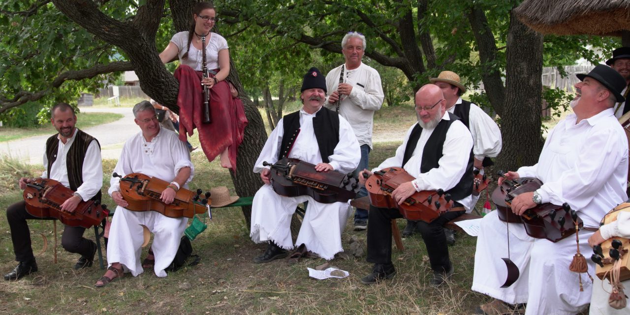 <span class="entry-title-primary">Táncházzenészekkel ötödször</span> <span class="entry-subtitle">Ópusztaszeren rendezik idén a seregszemlét</span>