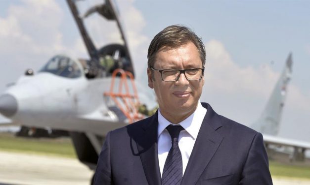 Vučić: Fontolgatjuk a sorkatonai szolgálatot 2020-tól