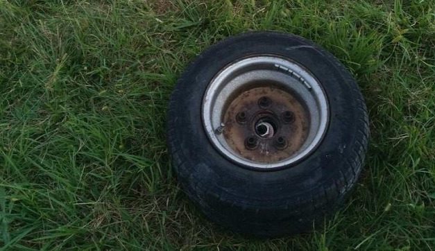 A szerb sofőr nem vette észre, hogy az elszabadult kereke megölt egy lányt