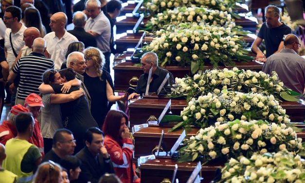 <span class="entry-title-primary">Eltemették a genovai hídomlás áldozatait</span> <span class="entry-subtitle">Több áldozat családja elutasította az állami szertartást</span>